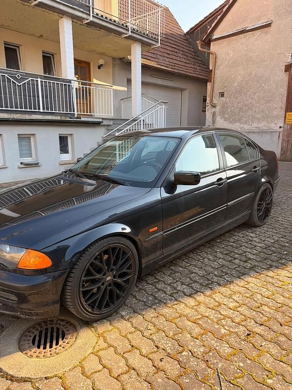 Używany BMW 320 136 KM (100 kW) 2000 Czarny Sedan/Limuzyna