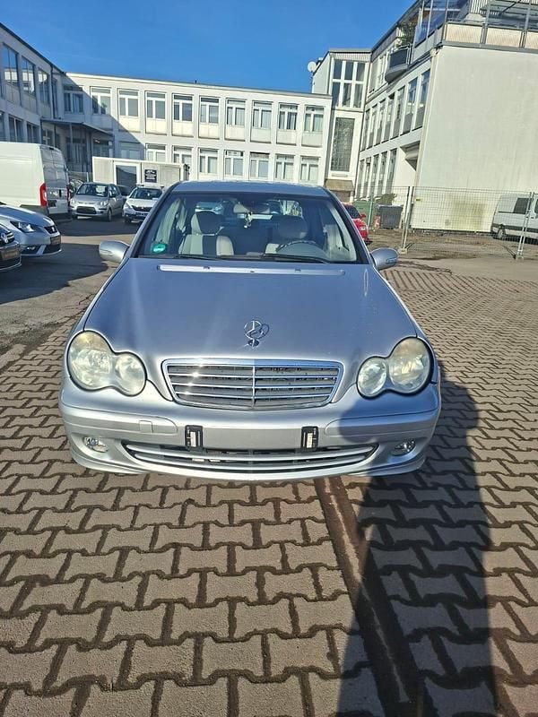 Silber Gebraucht 2004 Mercedes C320 Limousine | 2.499 € - Bild 1/4