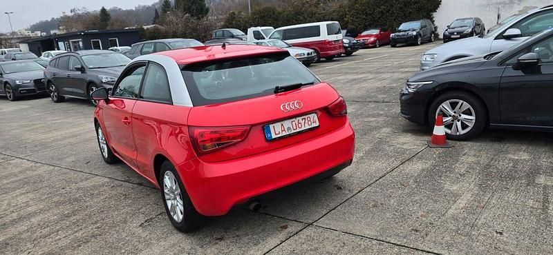 Gebraucht Audi A1 Attraction 86 PS (63 kW) 2010 Rot Limousine