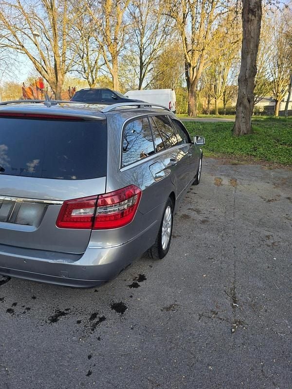 Gebraucht Mercedes E220 170 PS (125 kW) 2010 Grau Kombi