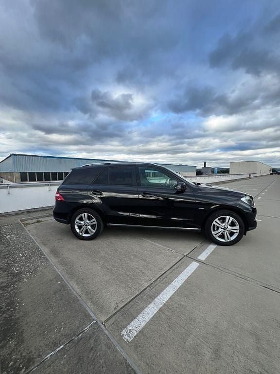 Schwarz Gebraucht 2012 Mercedes ML350 SUV | 12.550 € (Guter Preis) - Bild 1/4