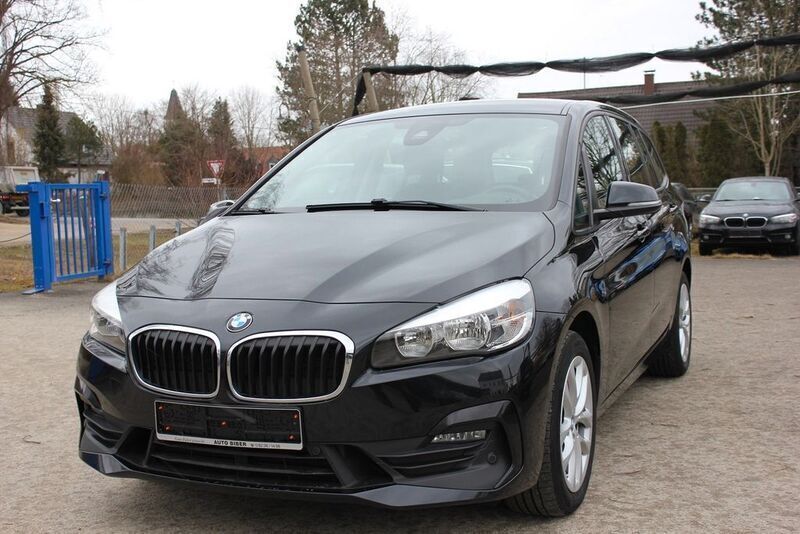 Schwarz Gebraucht 2020 BMW 220 Gran Tourer Advantage Van / Kleinbus | 19.890 € (Fairer Preis) - Bild 1/4