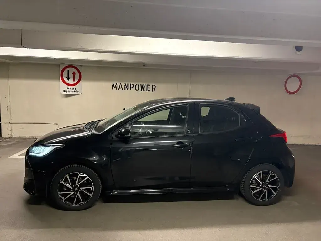 Gebraucht Toyota Yaris Team 116 PS (85 kW) 2022 Schwarz Kleinwagen