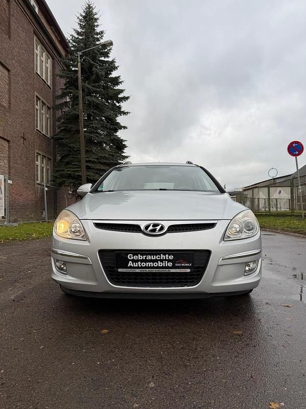 Gebraucht Hyundai i30 126 PS (92 kW) 2008 Silber Kombi