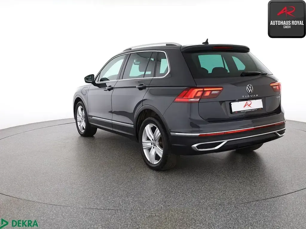 Gebraucht VW Tiguan Elegance 245 PS (180 kW) 2022 Grau SUV