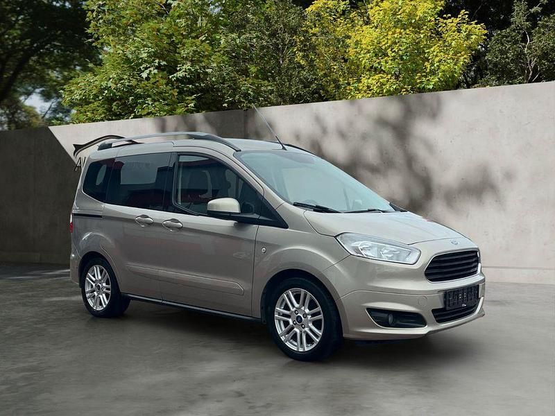Silber Gebraucht 2015 Ford Tourneo Courier Titanium Van / Kleinbus | 10.500 € (Fairer Preis) - Bild 1/3