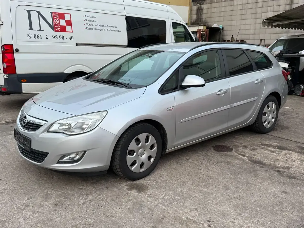 Gebraucht Opel Astra 95 PS (69 kW) 2011 Kombi