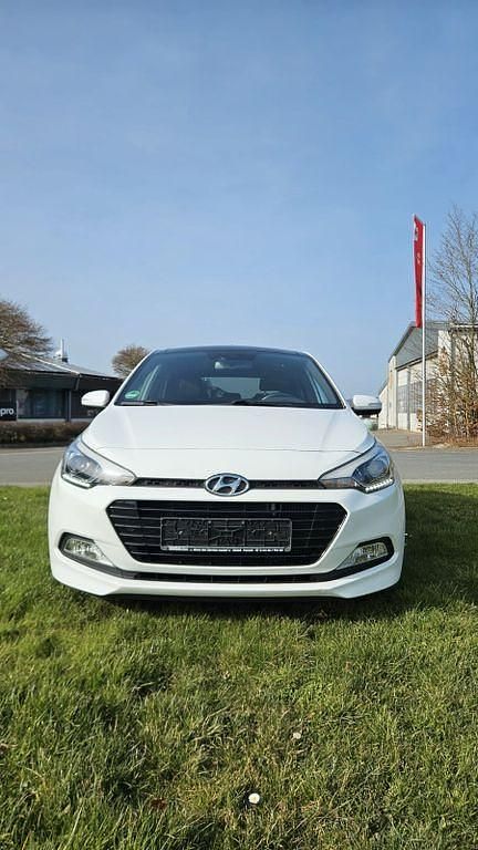 Gebraucht Hyundai i20 Active 120 PS (88 kW) 2017 Weiß Limousine