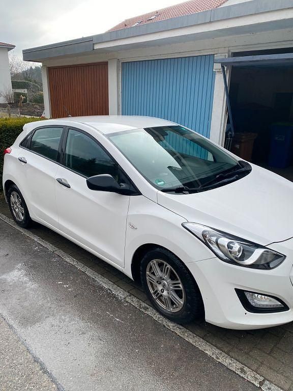 Gebraucht Hyundai i30 Style 110 PS (80 kW) 2014 Weiß Limousine