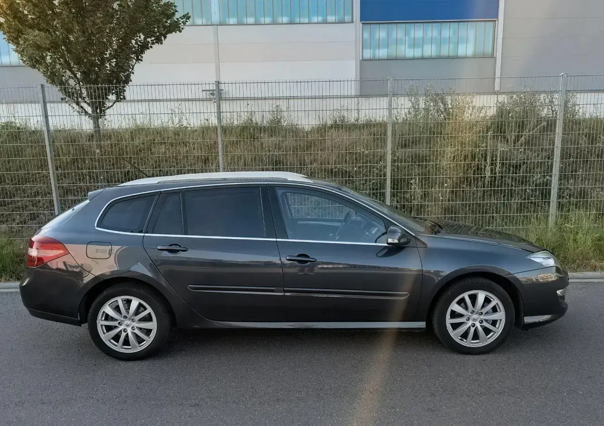 Gebraucht Renault Laguna III 110 PS (80 kW) 2012 Schwarz Kombi