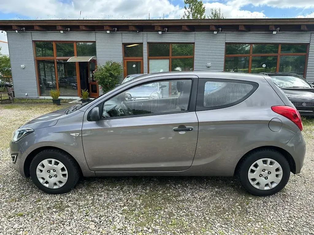 Gebraucht Hyundai i20 Edition 86 PS (63 kW) 2014 Grau Kleinwagen