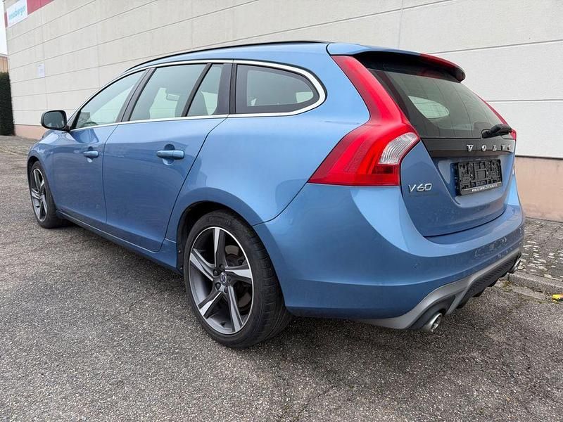 Gebraucht Volvo V60 R-Design 150 PS (110 kW) 2016 Blau Kombi