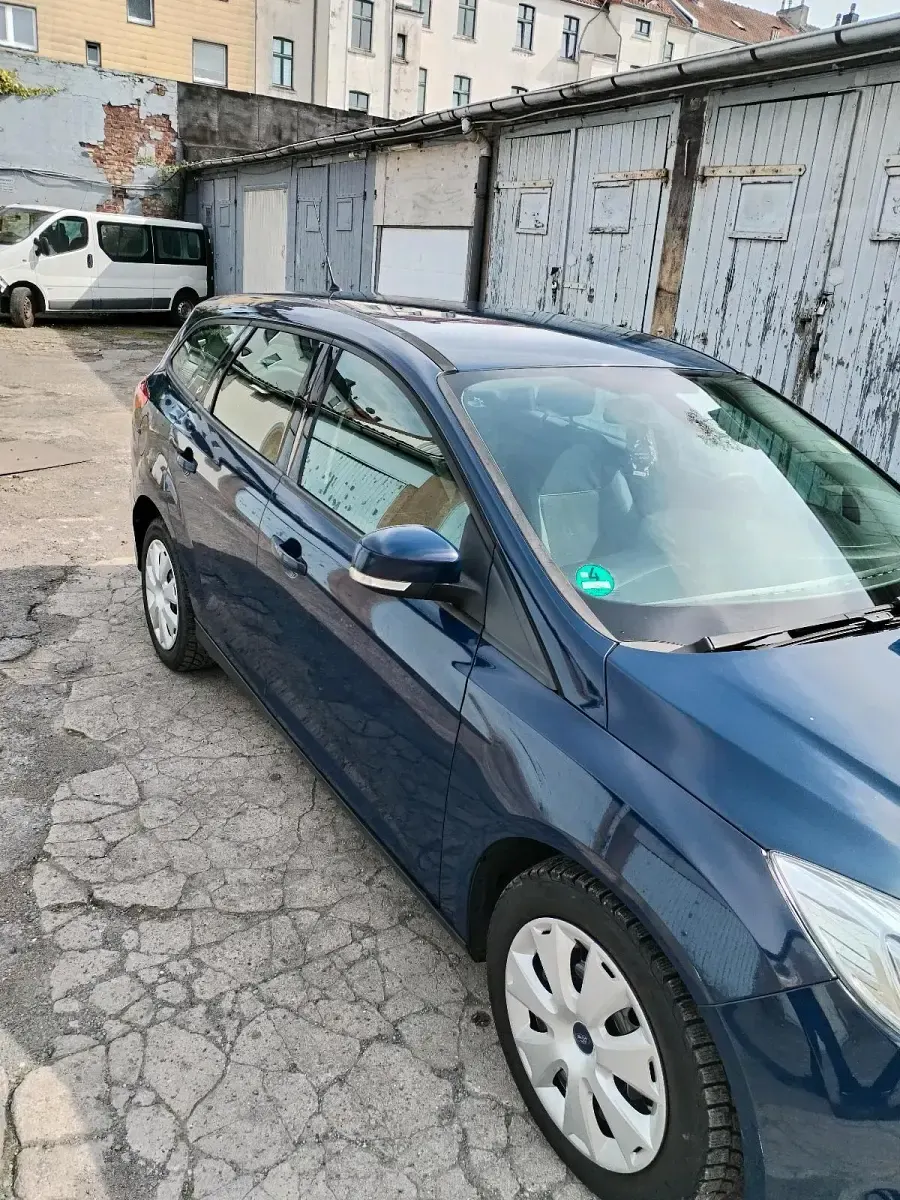 Gebraucht Ford Focus 119 PS (87 kW) 2013 Blau Kombi