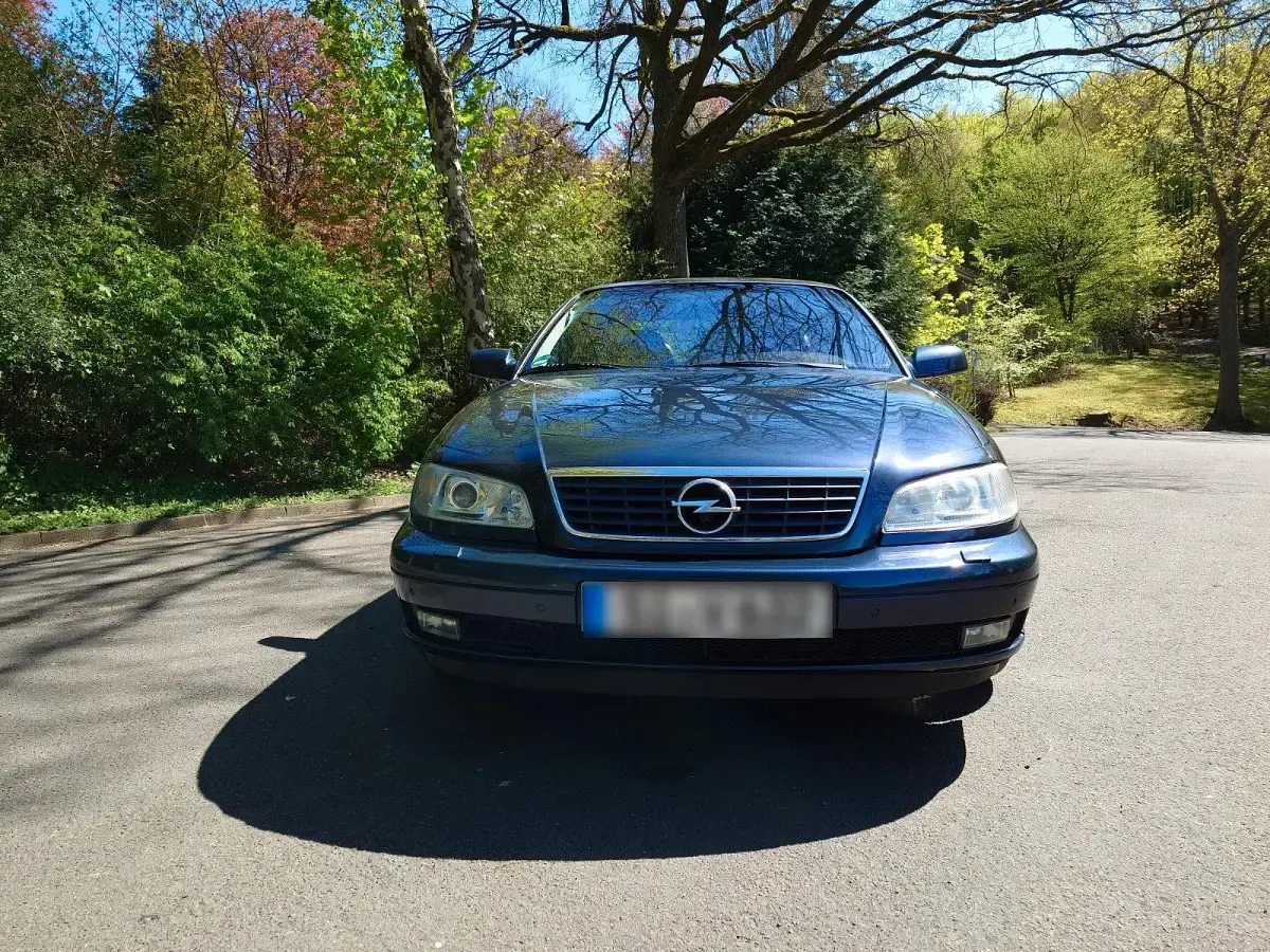 Second-hand Opel Omega 218 CP (160 kW) 2001 Albastru Berlinǎ