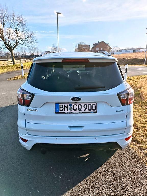 Gebraucht Ford Kuga ST-Line 150 PS (110 kW) 2017 Weiß SUV