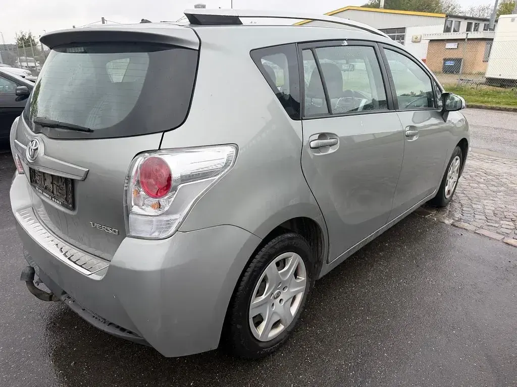 Gebraucht Toyota Verso 132 PS (97 kW) 2013 Grau Van / Kleinbus