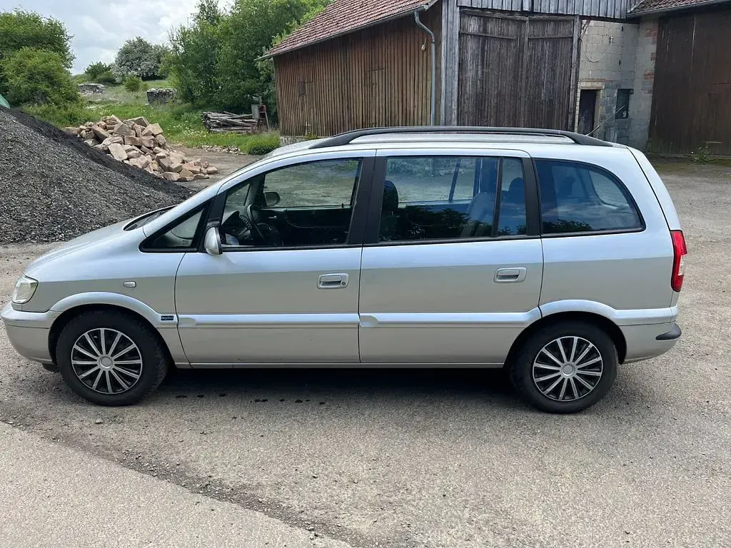 Gebraucht Opel Zafira Elegance 125 PS (91 kW) 2005 Silber Van / Kleinbus