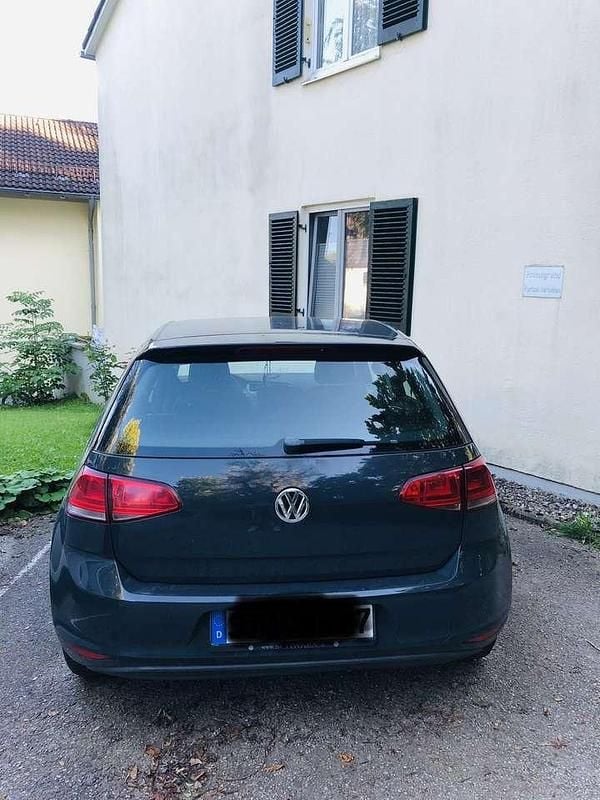 Grau Gebraucht 2014 VW Golf VII Trendline Kleinwagen | 6.590 € (Guter Preis) - Bild 1/4