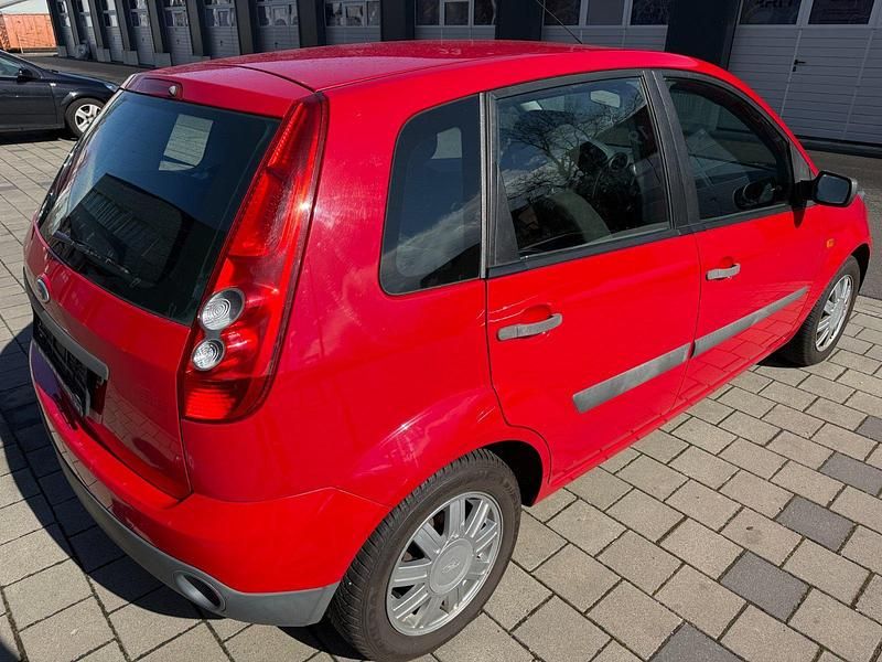 Gebraucht Ford Fiesta 70 PS (51 kW) 2006 Rot Kleinwagen