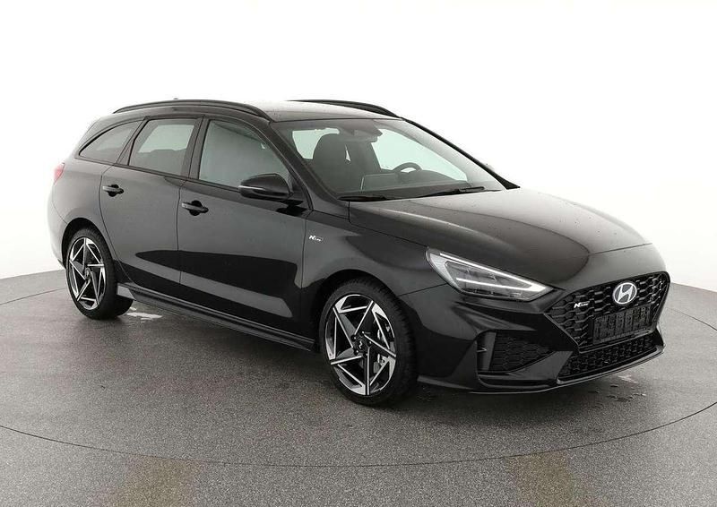 Abyss black metallic Gebraucht 2024 Hyundai i30 N Line Kombi | 25.290 € (Guter Preis) - Bild 1/4