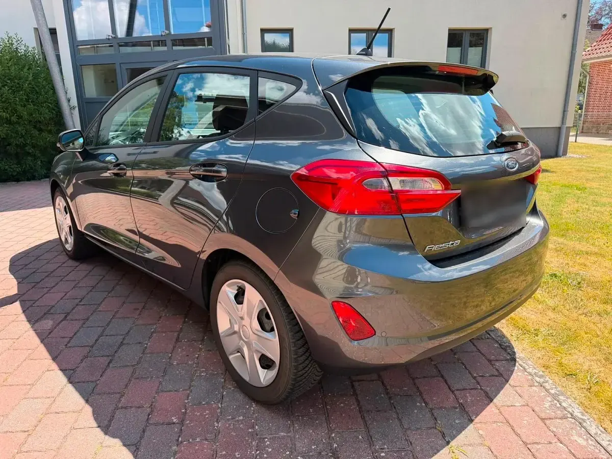 Gebraucht Ford Fiesta 85 PS (62 kW) 2018 Grau Kleinwagen