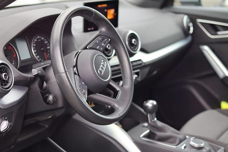 Gebraucht Audi Q2 S-Line 116 PS (85 kW) 2017 Silber SUV