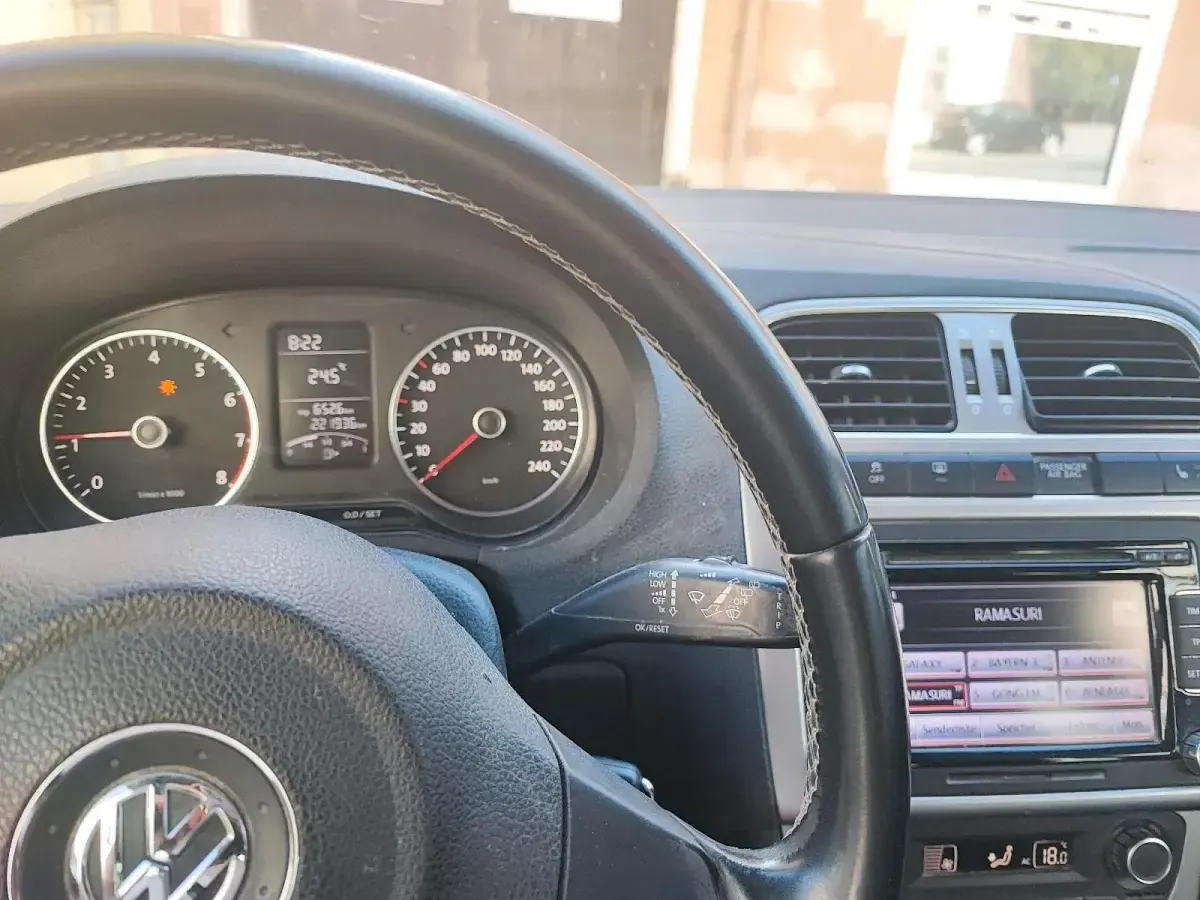 Gebraucht VW Polo 90 PS (66 kW) 2014 Schwarz Kleinwagen