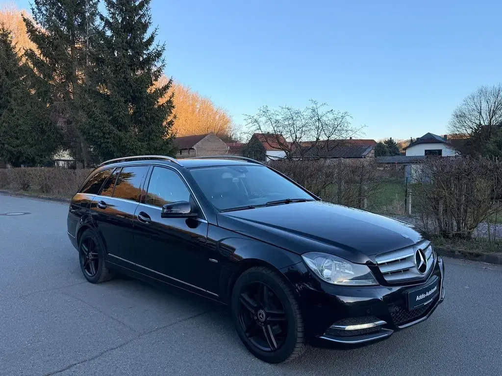 Używany Mercedes C250 204 KM (150 kW) 2011 Czarny Kombi