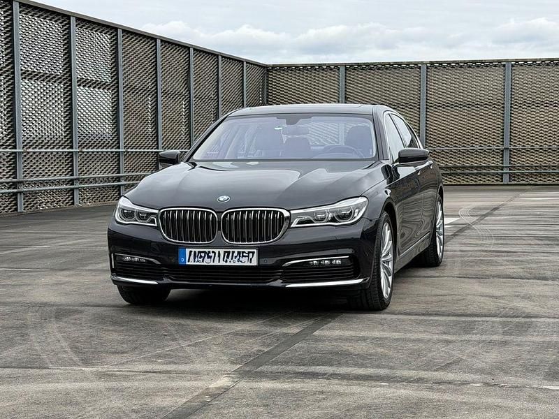 Gebraucht BMW 750 449 PS (330 kW) 2016 Schwarz Limousine