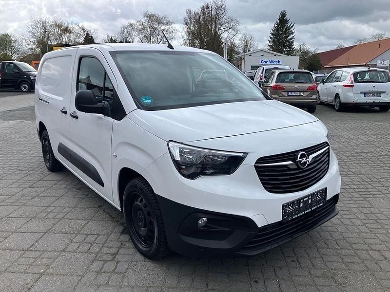 Gebraucht Opel Combo Selection 102 PS (75 kW) 2019 Weiß Van / Kleinbus