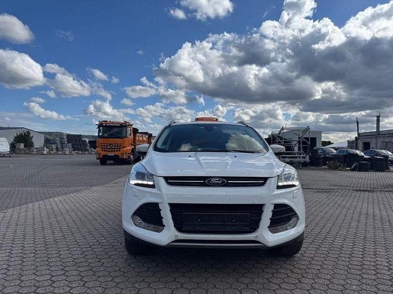 Weiß Gebraucht 2015 Ford Kuga Titanium SUV | 6.999 € (Teuer) - Bild 1/4