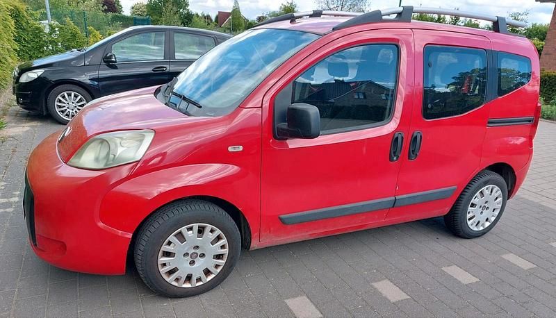Rot Gebraucht 2009 Fiat Qubo Trekking Van / Kleinbus | 2.750 € (Fairer Preis) - Bild 1/4