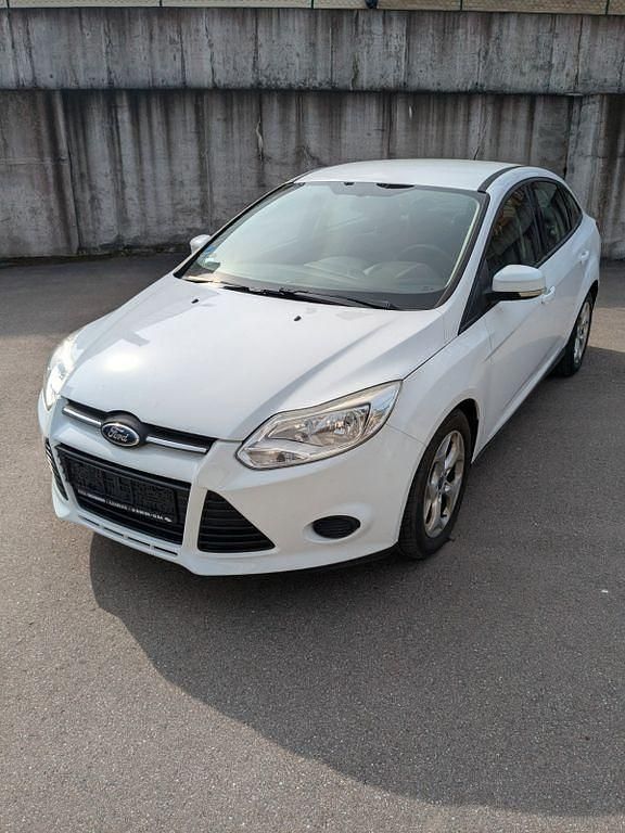 Gebraucht Ford Focus Trend 101 PS (74 kW) 2012 Weiß Limousine