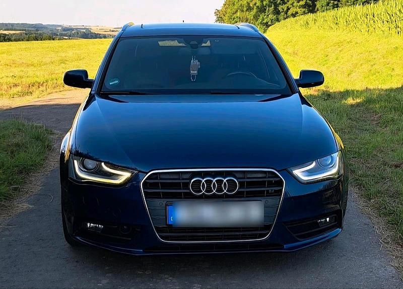Blau Gebraucht 2013 Audi A4 S-Line Kombi | 12.900 € - Bild 1/4