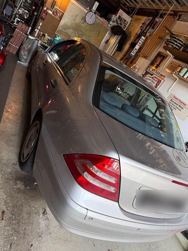 Gebraucht Mercedes C220 Classic 143 PS (105 kW) 2003 Silber Kombi