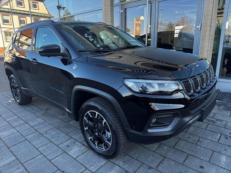 Gebraucht Jeep Compass Trailhawk 241 PS (177 kW) 2022 Schwarz SUV