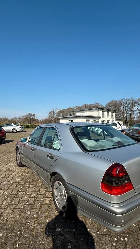 Gebraucht Mercedes C180 122 PS (89 kW) 1999 Silber Limousine