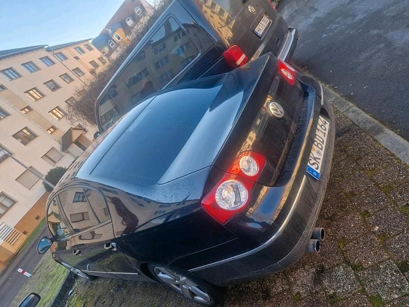 Schwarz Gebraucht 2005 VW Passat Limousine | 2.400 € (Fairer Preis) - Bild 1/4