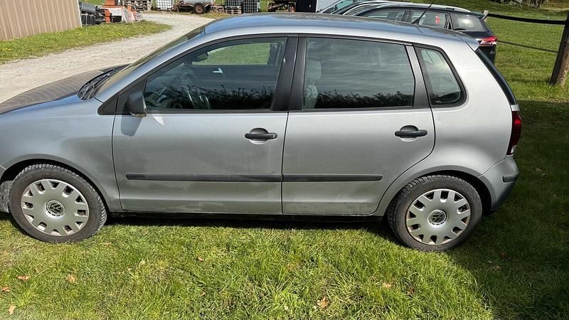 Second-hand VW Polo 68 CP (50 kW) 2007 Argintiu Hatchback
