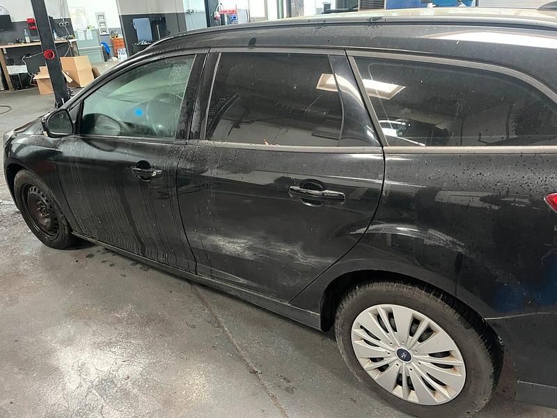 Gebraucht Ford Focus 125 PS (91 kW) 2013 Schwarz Kombi