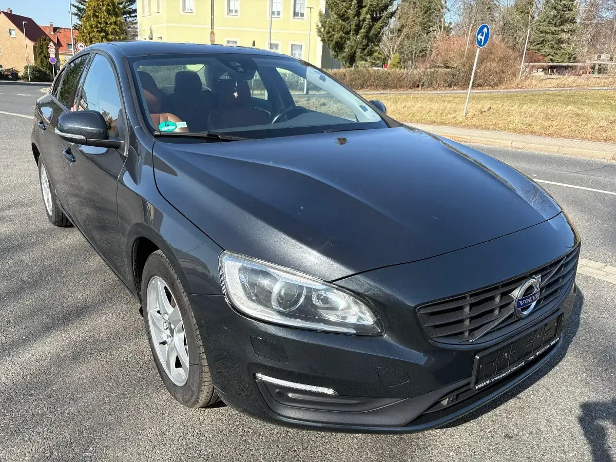 Gebraucht Volvo S60 Business Edition 150 PS (110 kW) 2017 Grau Limousine