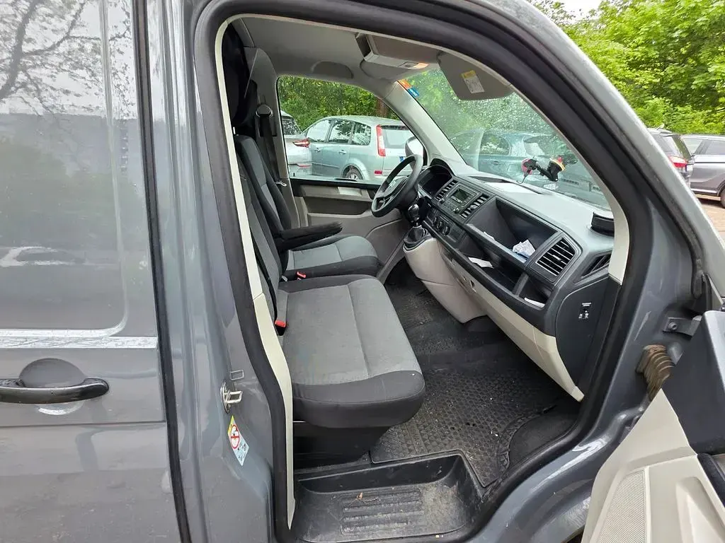 Gebraucht VW Transporter 150 PS (110 kW) 2018 Grau Van