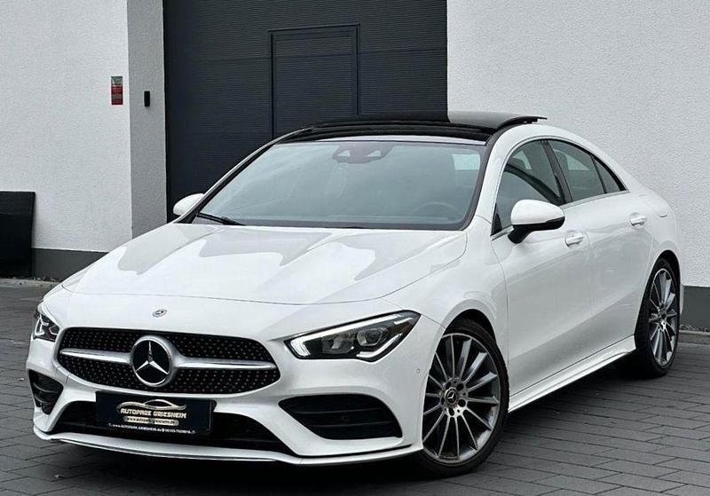 Weiß Gebraucht 2020 Mercedes CLA200 AMG line Limousine | 31.900 € (Etwas zu teuer) - Bild 1/4