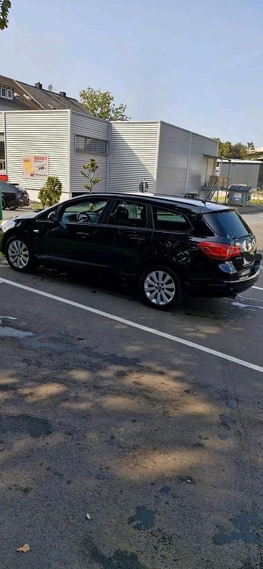 Schwarz Gebraucht 2011 Opel Astra Kombi | 3.850 € (Fairer Preis) - Bild 1/4