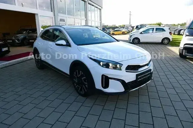 Gebraucht Kia XCeed Spirit 140 PS (102 kW) 2024 Carraraweiß (wd) SUV