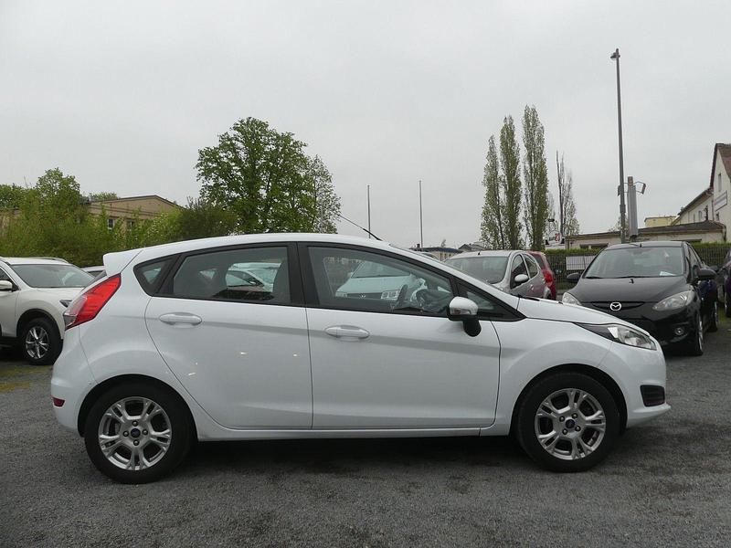 Gebraucht Ford Fiesta Trend 82 PS (60 kW) 2013 Weiß Kleinwagen