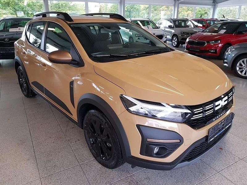 Beige Gebraucht 2024 Dacia Sandero Stepway Kleinwagen | 19.950 € (Fairer Preis) - Bild 1/4