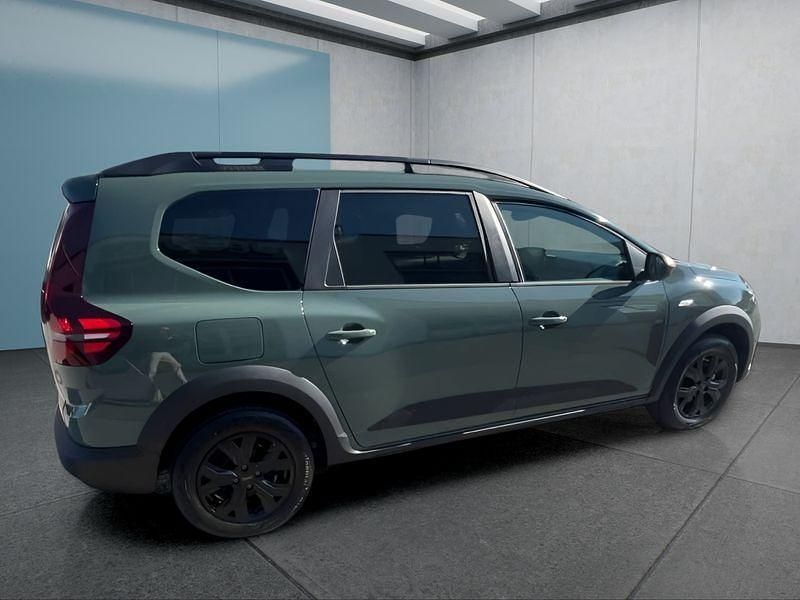 Neu Dacia Jogger 139 PS (102 kW) 2025 Grün Van / Kleinbus