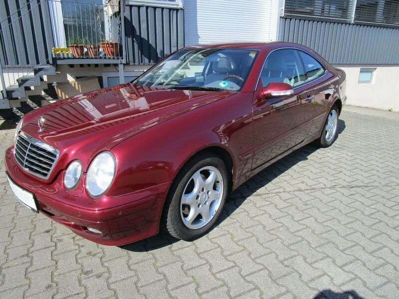 Titanitrotmetallic Gebraucht 2000 Mercedes CLK320 Elegance Coupé | 9.985 € - Bild 1/4