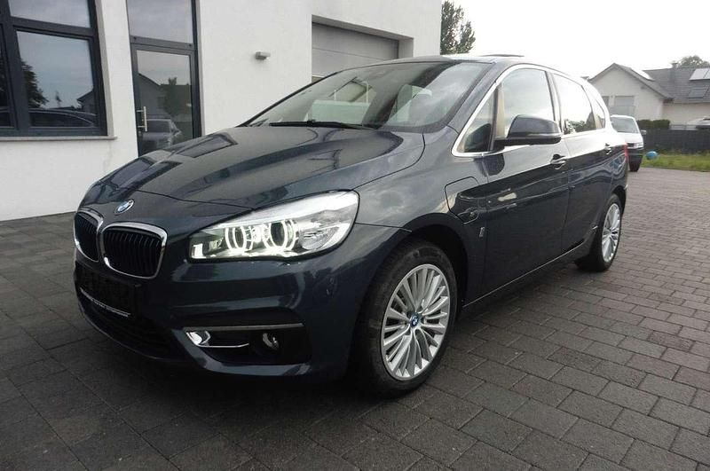 Atlantikgrau metallic Gebraucht 2016 BMW 225 Active Tourer Luxury Line Van / Kleinbus | 15.690 € (Fairer Preis) - Bild 1/4